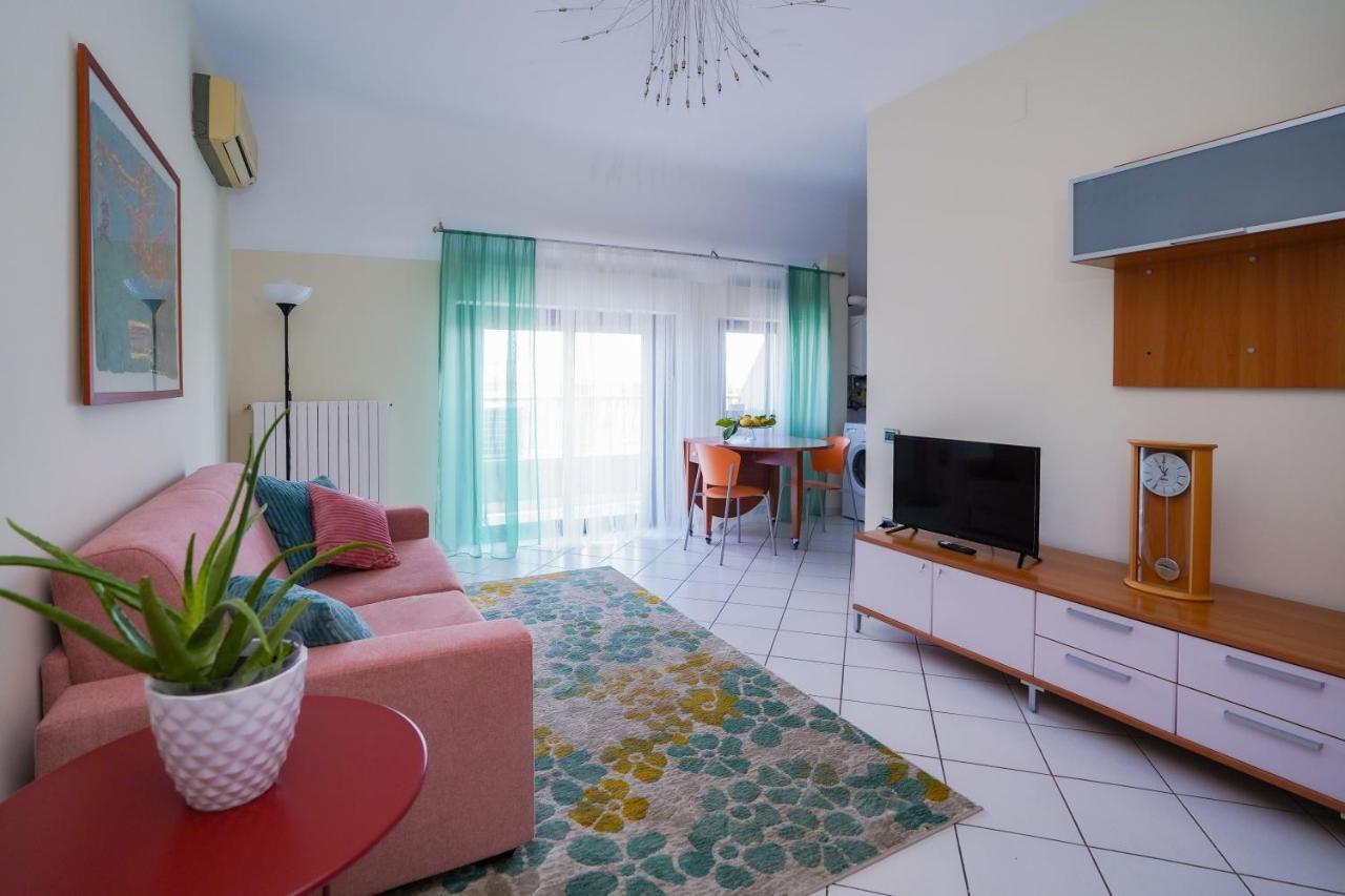 La Casa Di Azzurra Centro Citta Appartamento Fino A 4 Posti Letto E 2 Bagni Foggia Exteriör bild