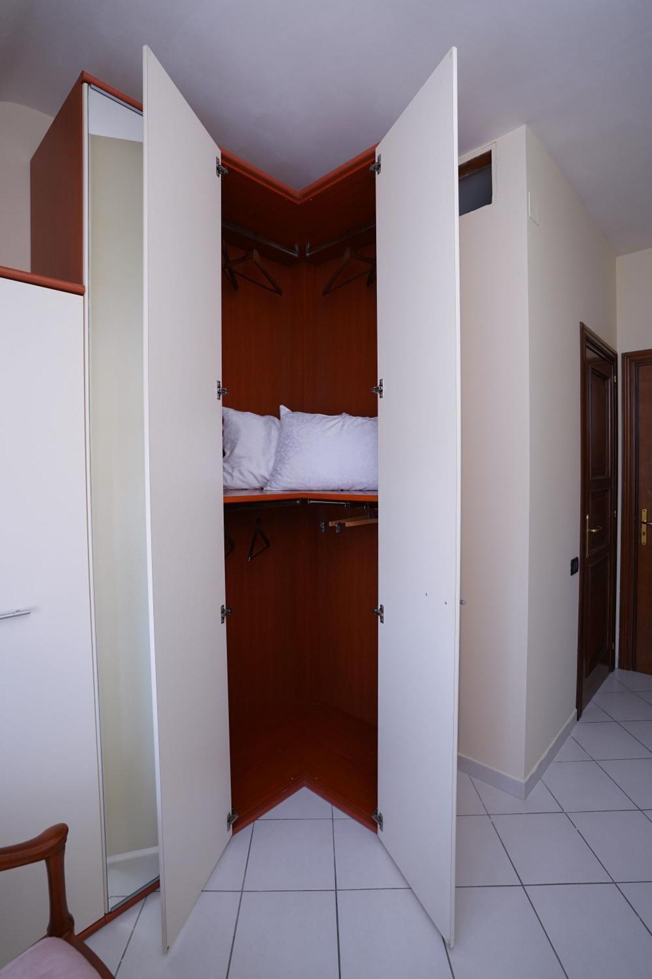 La Casa Di Azzurra Centro Citta Appartamento Fino A 4 Posti Letto E 2 Bagni Foggia Exteriör bild